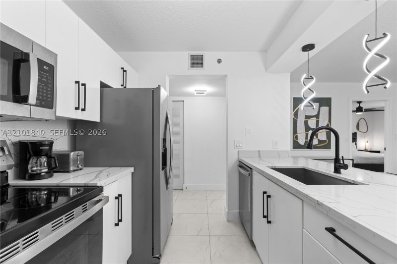 Apartment for rent at The Club At Brickell Bay 1907