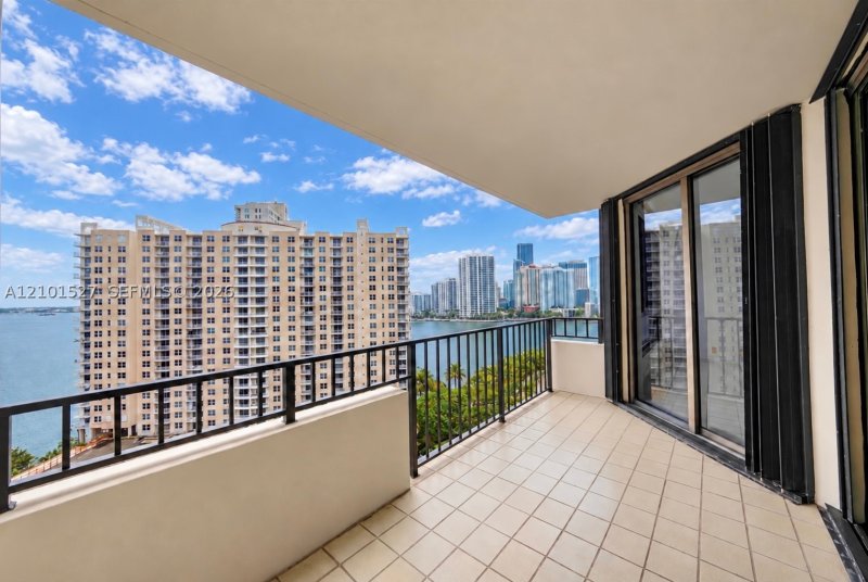 Condo for sale at Brickell Key One A1811