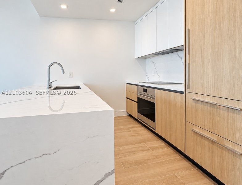 Apartment for rent at One Park Tower by Turnberry 2504