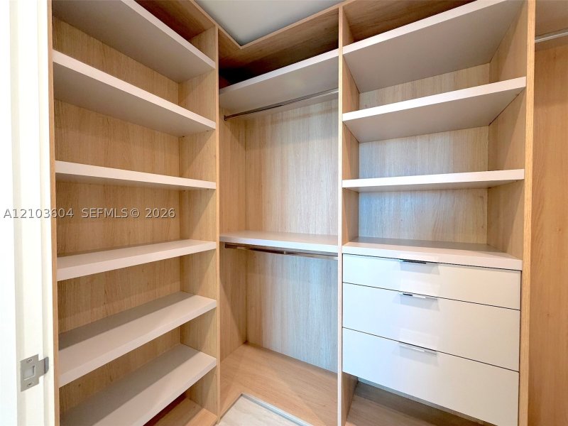 Apartment for rent at One Park Tower by Turnberry 2504