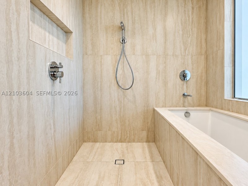 Apartment for rent at One Park Tower by Turnberry 2504