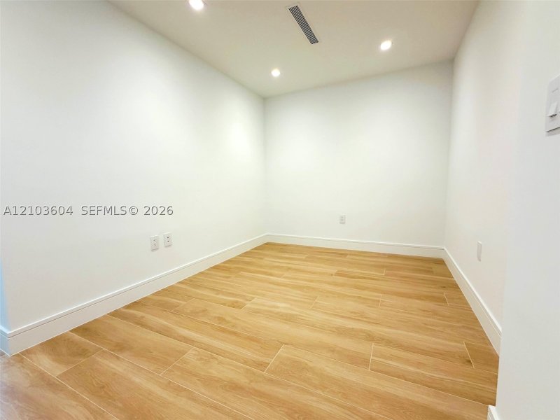 Apartment for rent at One Park Tower by Turnberry 2504