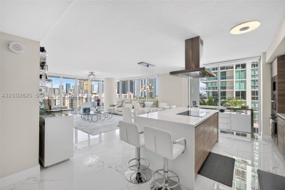 Parque Towers at St. Tropez Apt #5-807