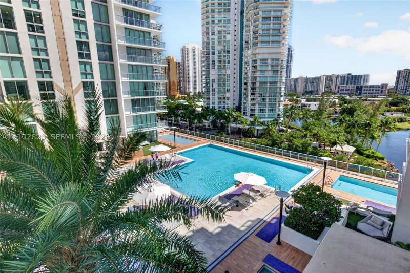 Condo for sale at Parque Towers at St. Tropez 5-807