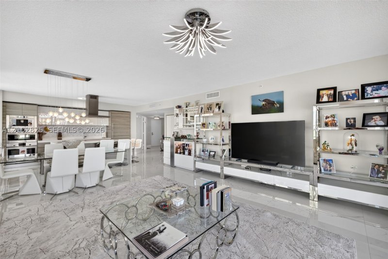 Condo for sale at Parque Towers at St. Tropez 5-807