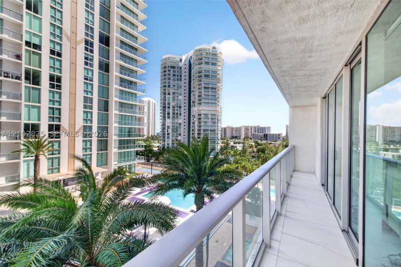 Condo for sale at Parque Towers at St. Tropez 5-807