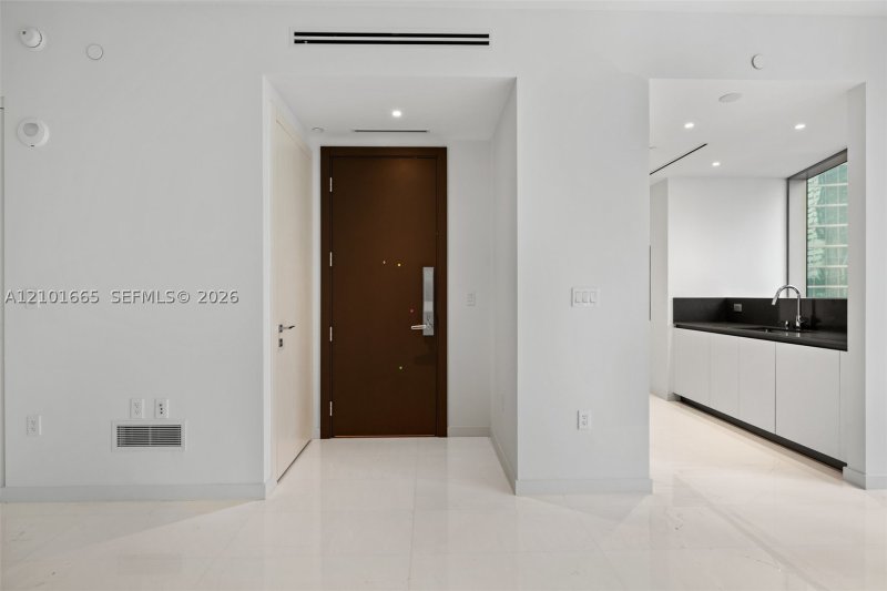 Comprar apartamento en Aston Martin Residences 1205C