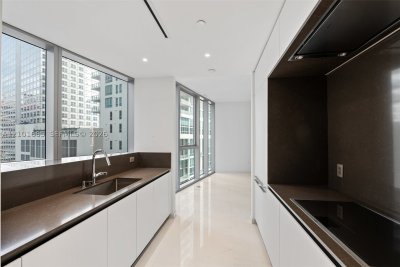 Comprar apartamento en Aston Martin Residences 1205C