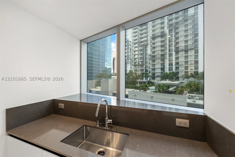 Comprar apartamento en Aston Martin Residences 1205C