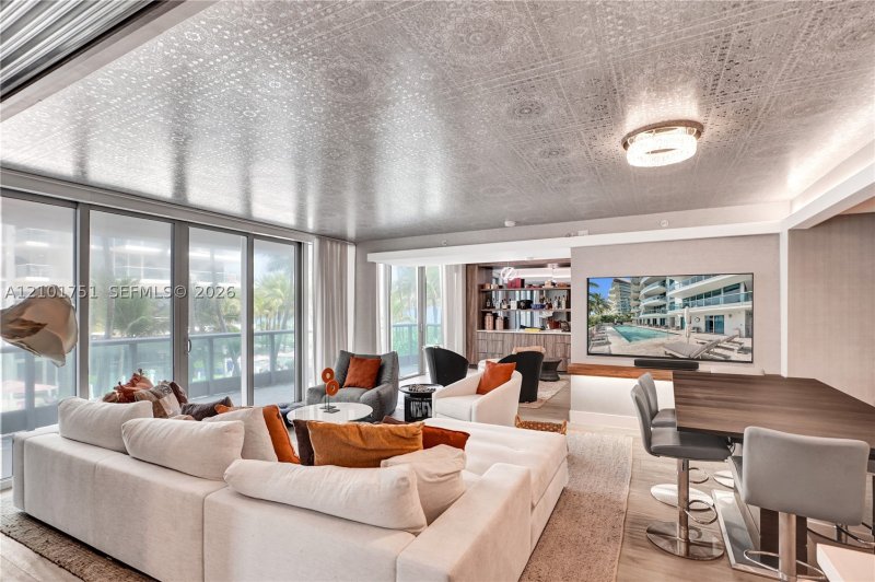 Condo for sale at Azure 305