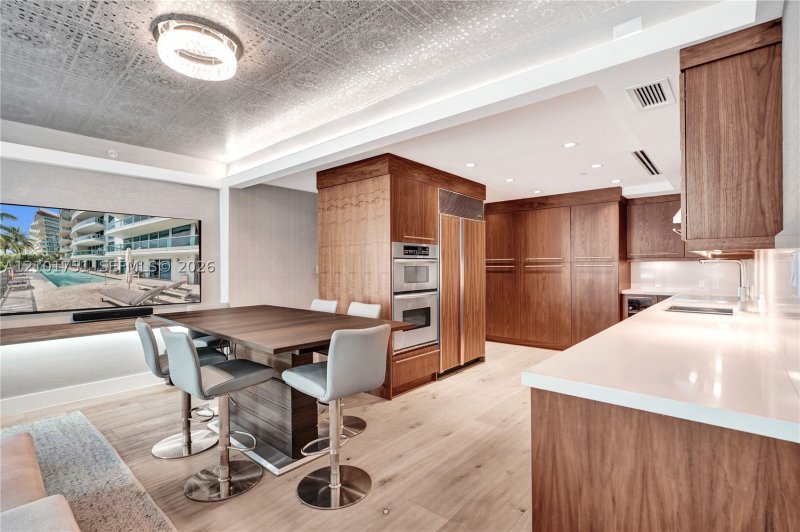 Condo for sale at Azure 305
