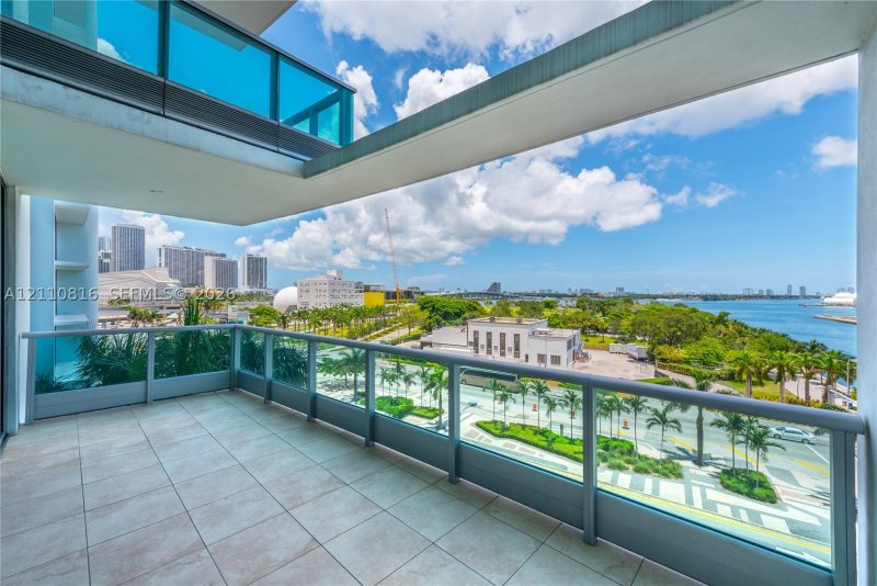 Condo for sale at 900 Biscayne 707