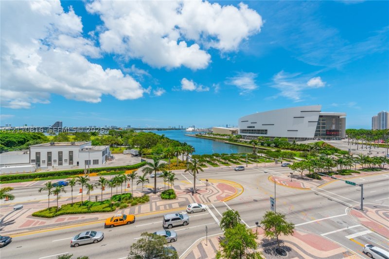 Condo for sale at 900 Biscayne 707