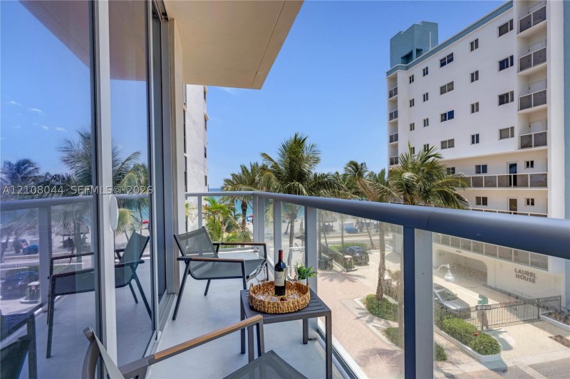 Comprar apartamento no Costa Hollywood N307