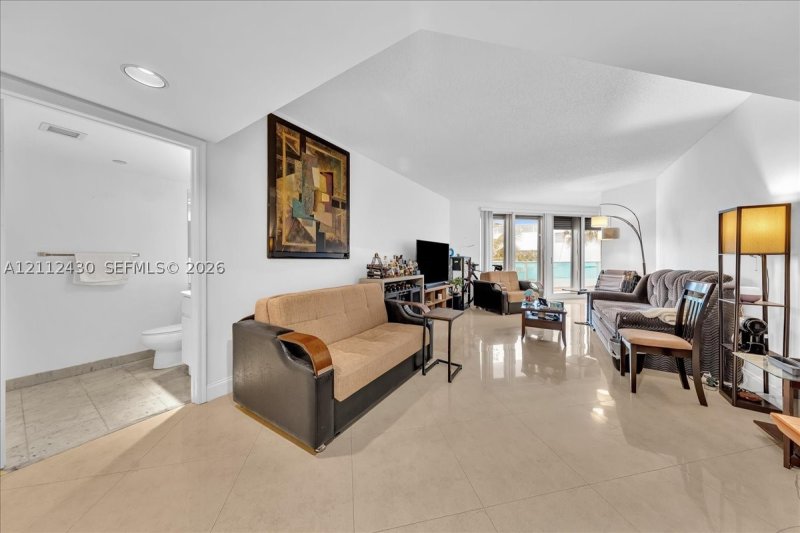 Comprar apartamento no Oceania 2 222