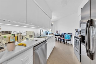 Comprar apartamento no Oceania 2 222