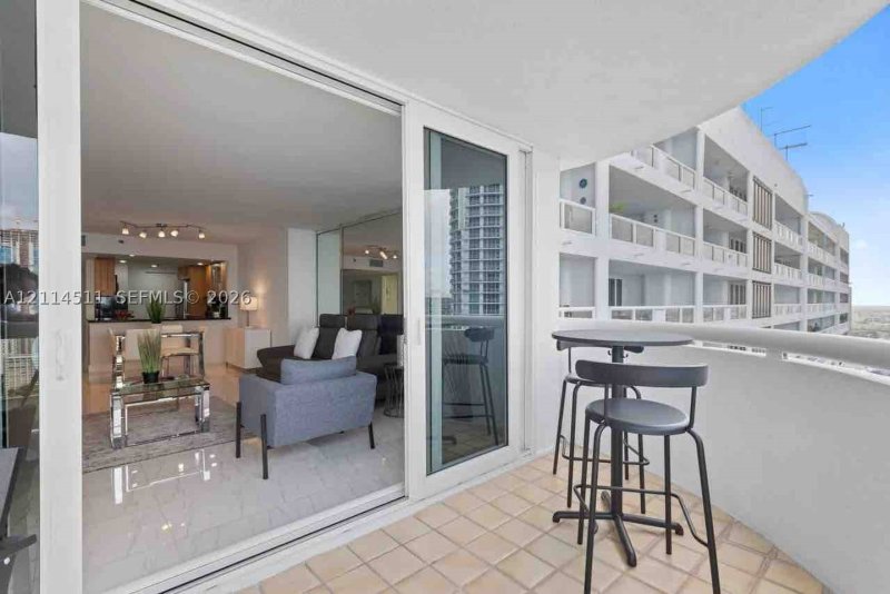 Aluguel de apartamento no The Grand C-4037