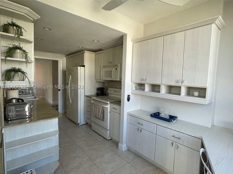 Apartment for rent at Key Colony IV Botanica 473