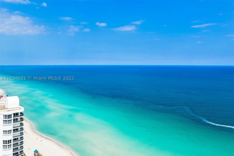 Apartment for rent at La Perla 2704