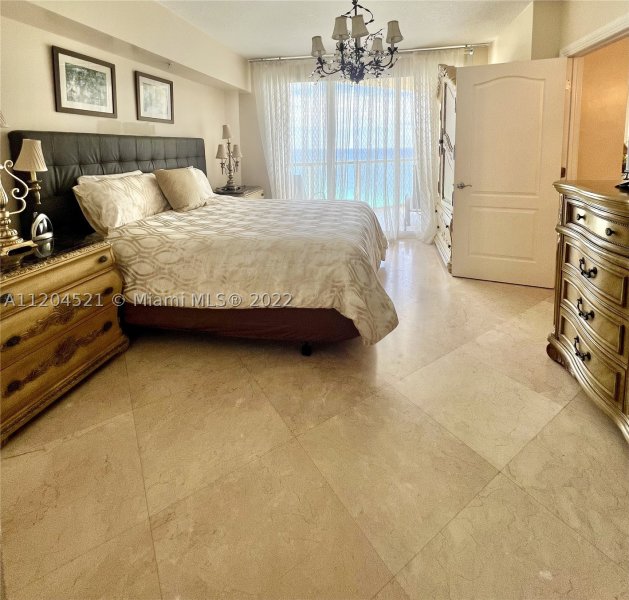 Apartment for rent at La Perla 2704