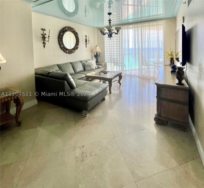 Apartment for rent at La Perla 2704