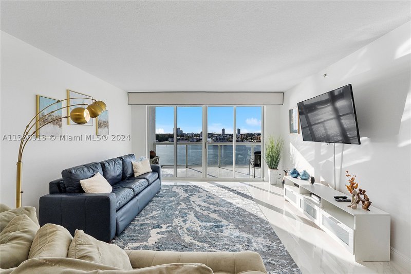 Alquiler de apartamento en Golden Bay Club 807