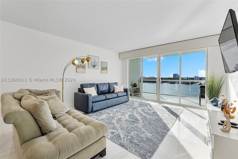 Alquiler de apartamento en Golden Bay Club 807
