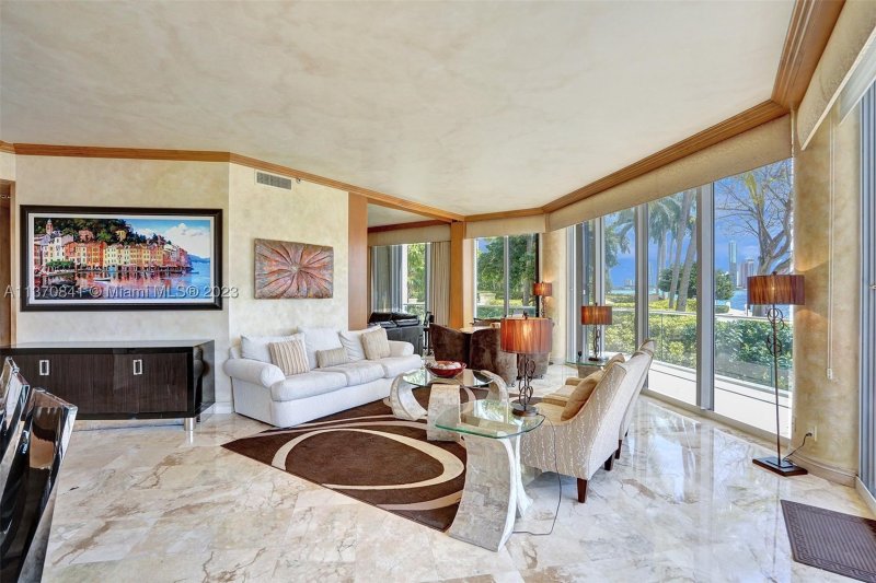 Condo for sale at Williams Island 2600 101