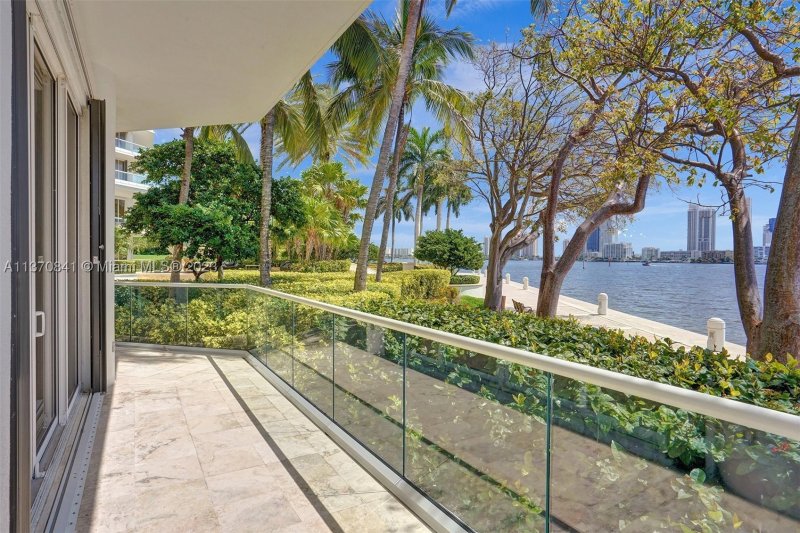 Condo for sale at Williams Island 2600 101