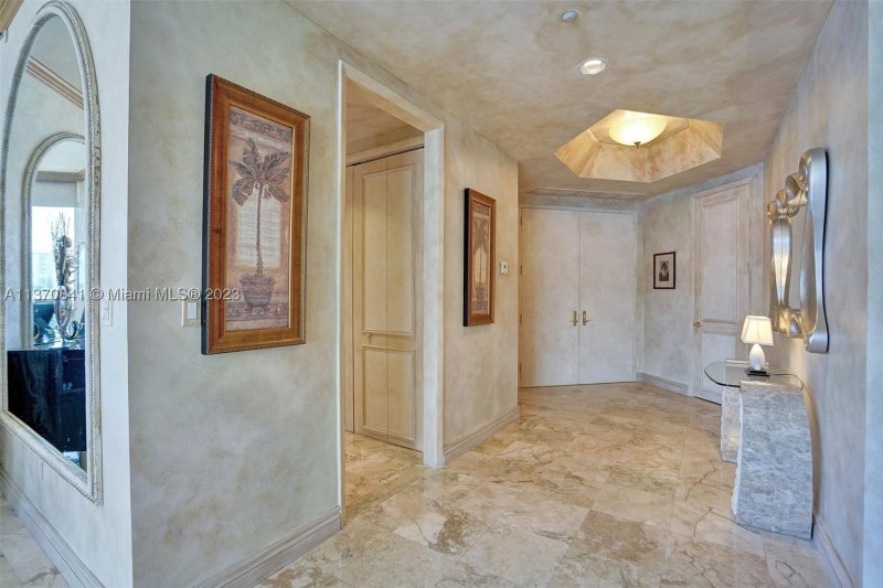 Condo for sale at Williams Island 2600 101