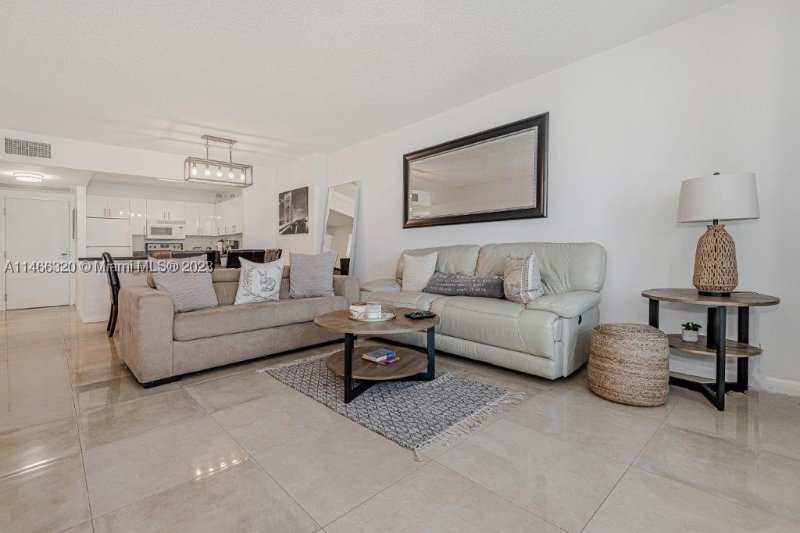 Alquiler de apartamento en Roney Palace 803