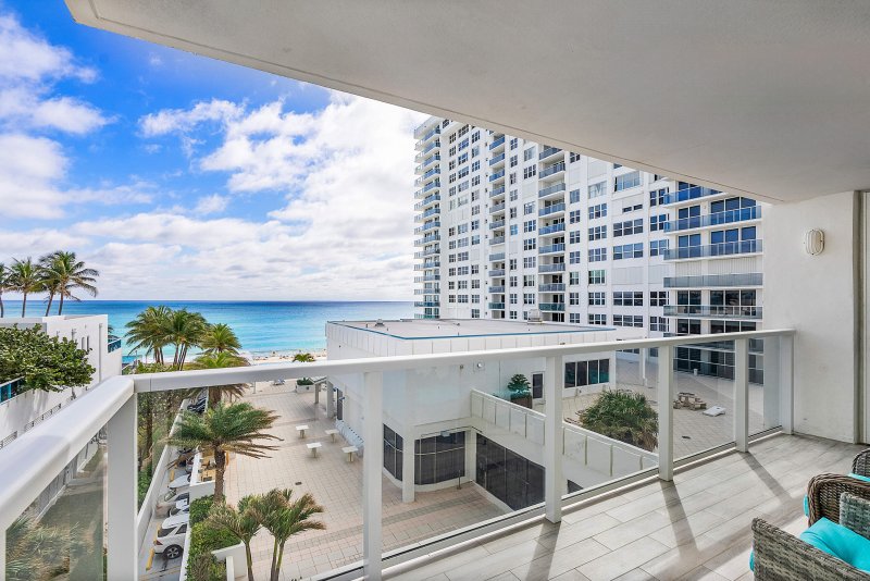 Condo for sale at Aquarius Towers 504n
