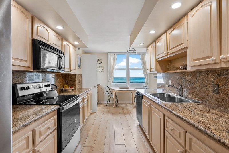 Condo for sale at Aquarius Towers 504n