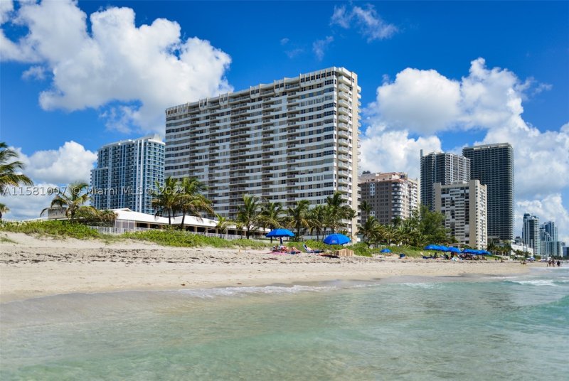 Condo for sale at The Hemispheres 21G