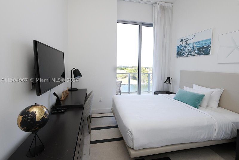 Apartment for rent at Hyde Beach House R504