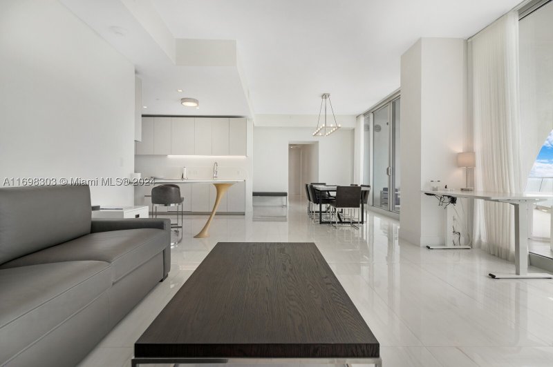 Comprar apartamento en Jade Signature 1402