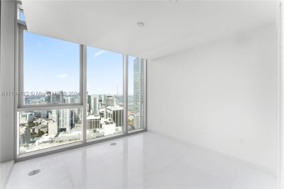 Comprar apartamento no Aston Martin Residences 5209