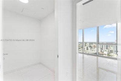 Comprar apartamento no Aston Martin Residences 5209