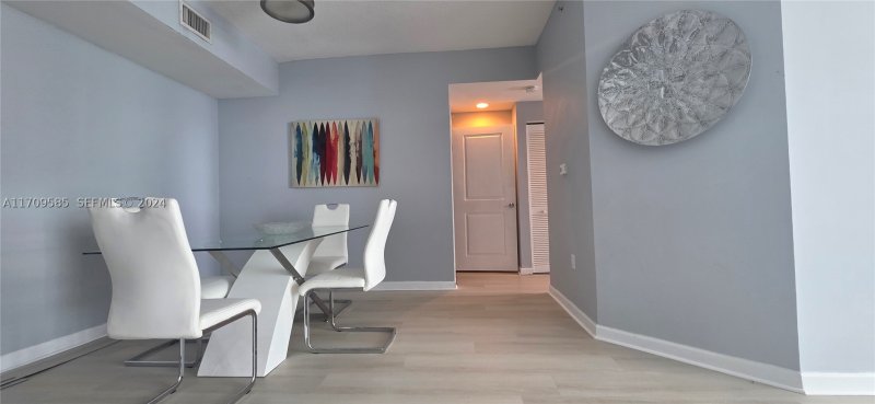 Apartment for rent at 360 Condominium West 806