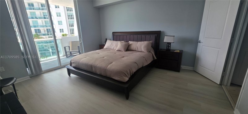 Apartment for rent at 360 Condominium West 806