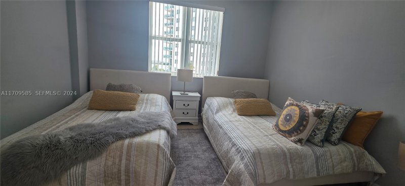 Apartment for rent at 360 Condominium West 806