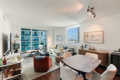 Comprar apartamento no 500 Brickell West Tower 3407