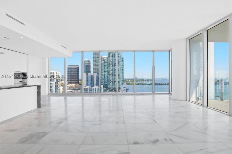 Comprar apartamento no Missoni Baia 2001