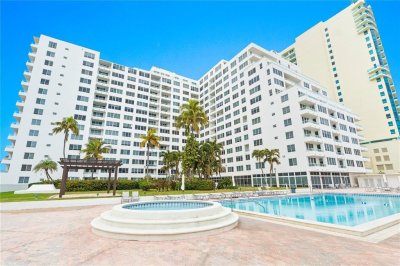 Carriage Club North Apt #1210