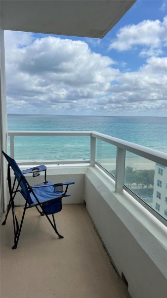 Condo for sale at Carriage Club North 1210