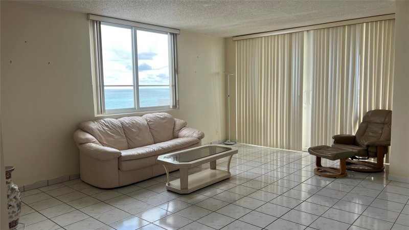 Condo for sale at Carriage Club North 1210