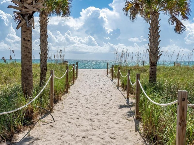 Condo for sale at Carriage Club North 1210