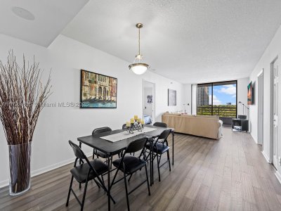 Comprar apartamento en Parc Central Aventura 603