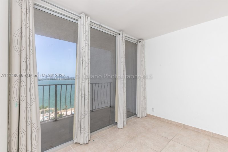 Comprar apartamento en Grandview Palace 1108