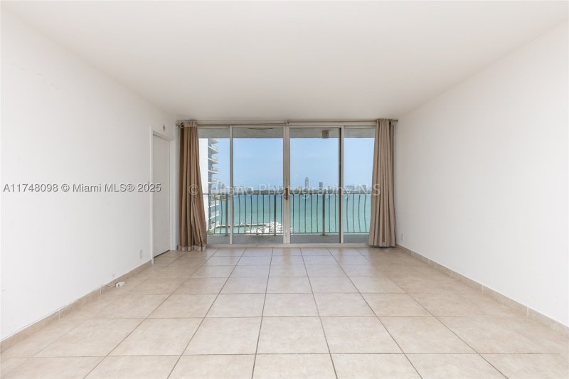 Comprar apartamento en Grandview Palace 1108